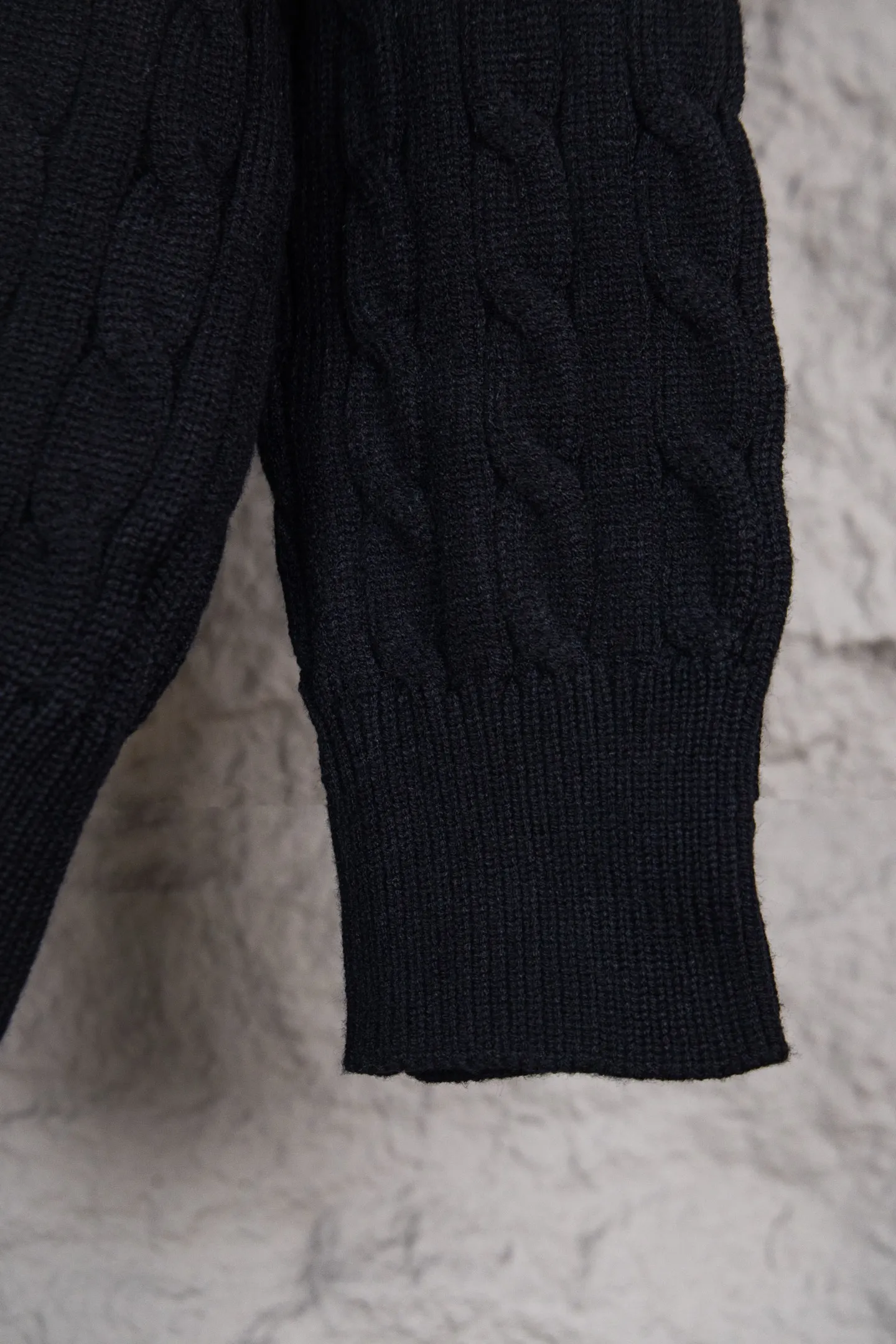 P240 Ralph Lauren 2025ss new twist sweater button cardigan. The fabric is made of imitation cashmere fabric. A full set of customized accessories. The highest version on the market. Color: Navy blue, black, white and gray. Size: S-XL.